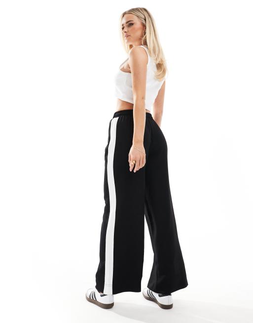ASOS DESIGN Petite – Schlupfhose in Schwarz mit Kontrastbahn, 2 von 5