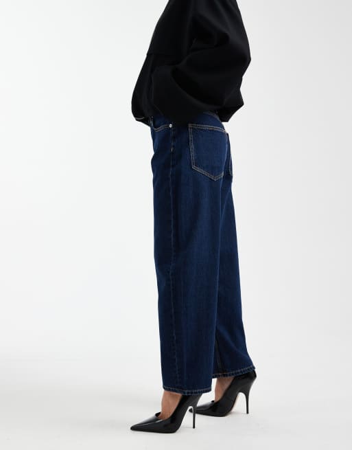 ASOS DESIGN Petite – Schmal geschnittene Barrel-Leg-Jeans in kräftiger Rinse-Waschung, 3 von 5