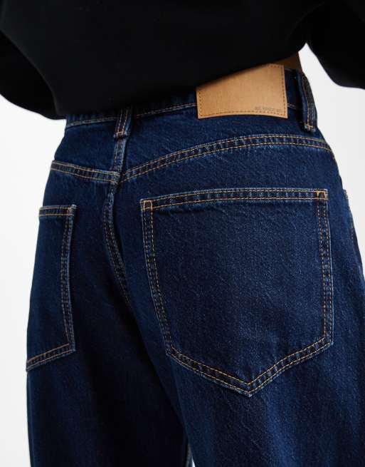 ASOS DESIGN Petite – Schmal geschnittene Barrel-Leg-Jeans in kräftiger Rinse-Waschung, 4 von 5