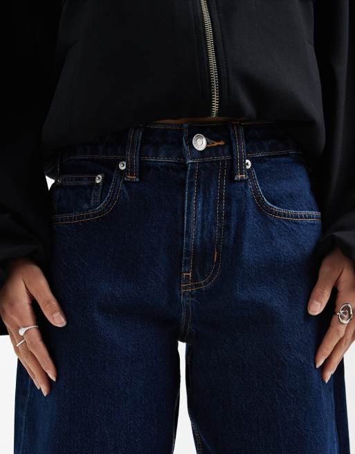 ASOS DESIGN Petite – Schmal geschnittene Barrel-Leg-Jeans in kräftiger Rinse-Waschung, 5 von 5