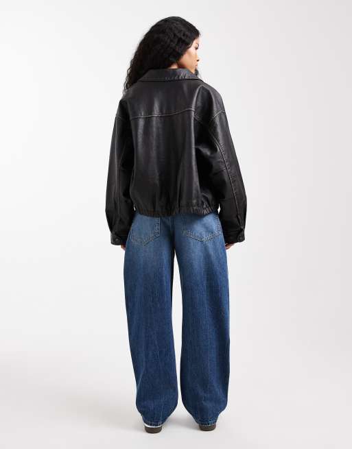 ASOS DESIGN Petite – Schmal geschnittene Barrel-Leg-Jeans in Mittelblau, 2 von 5