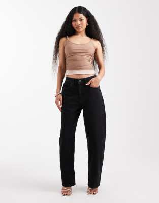 ASOS DESIGN Petite - Schmale Jeans in verwaschenem Schwarz mit abgerundetem Beinschnitt