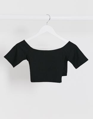 Asos Design Petite Schulterfreies Schwarzes Crop Top In Wickeloptik Asos