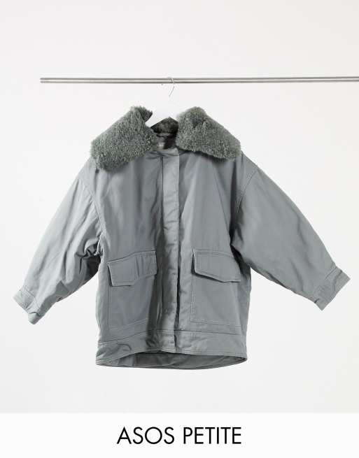 ASOS DESIGN Petite – Shirtjacke mit Kragen aus Teddyfell und gestepptem Futter in Türkis
