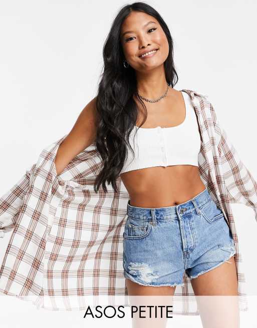 ASOS DESIGN Petite - Short décontracté en jean à taille mi-haute avec déchirures - Bleu moyen délavé - BLACK, 2 de 4