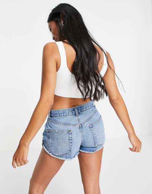 ASOS DESIGN Petite - Short décontracté en jean à taille mi-haute avec déchirures - Bleu moyen délavé - BLACK, 3 de 4