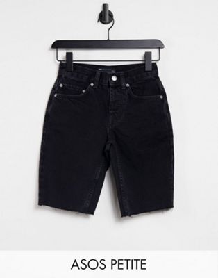 Shorts DESIGN Petite - Short long en denim de coton biologique mélangé style années 90 - Noir délavé