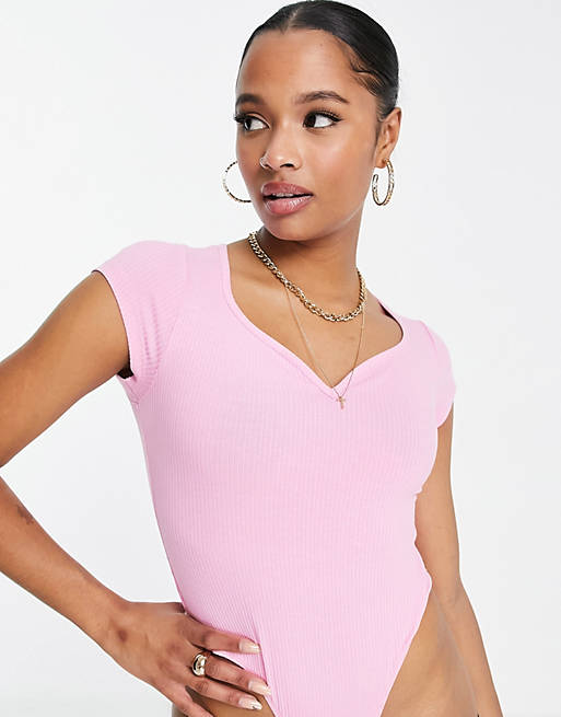 Verbeteren dorst Portugees ASOS DESIGN Petite short sleeve T-shirt bodysuit with sweetheart neckline  in pink | ASOS