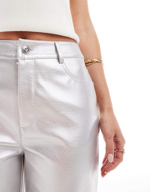 ASOS DESIGN Petite – Silverfärgade byxor i läderimitation med raka ben, 2 av 5