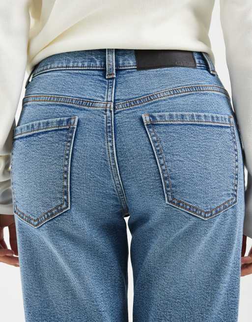ASOS DESIGN Petite - Slim Fit mom-jeans i lyseblå vask, 4 af 5