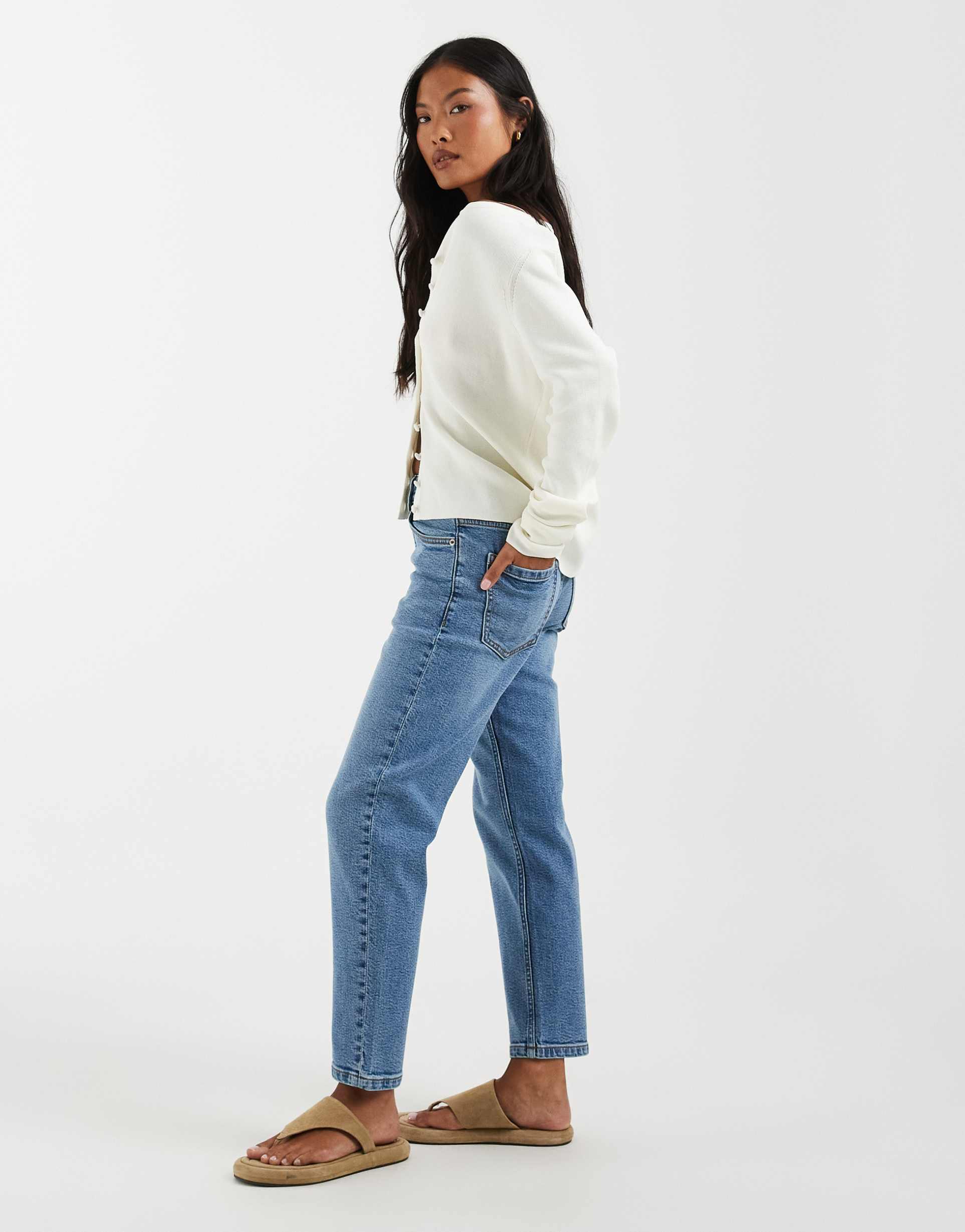 asos design petite slim fit mom jeans in lightwash blue