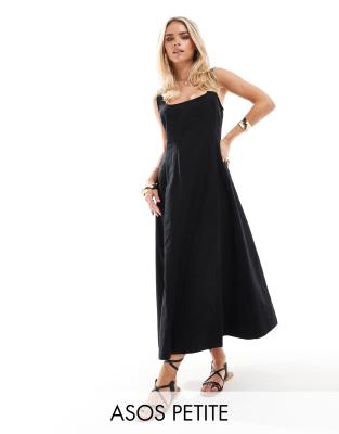 ASOS DESIGN Petite - Sommerliches Maxi-Tenniskleid in Schwarz mit Ziernaht