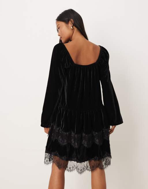 ASOS DESIGN Petite - Sort minikjole med hjerteformet hals og lange ærmer i velour, 3 af 4