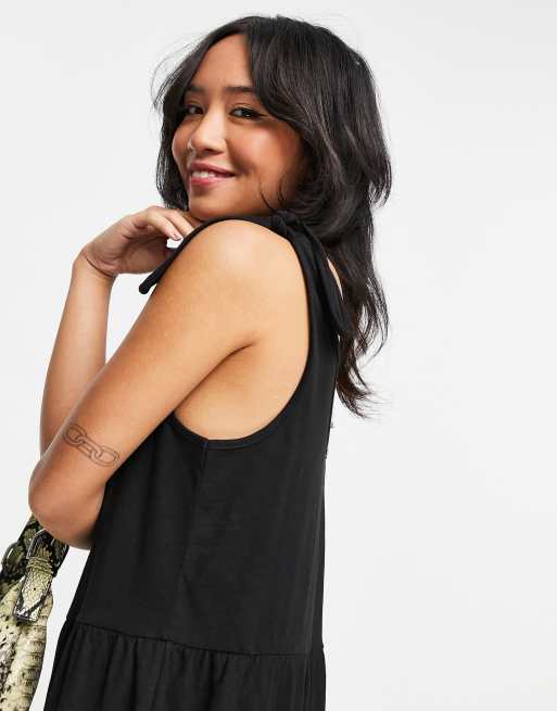 ASOS DESIGN Petite - Sort smock-jumpsuit med bindebånd på skuldrene, 3 af 4