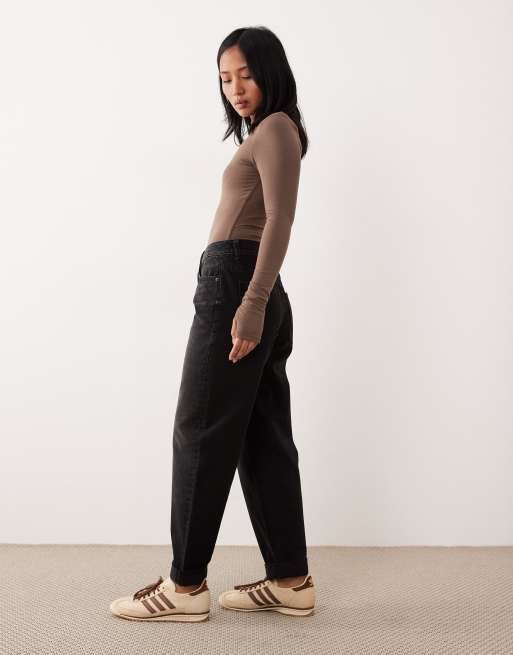 ASOS DESIGN Petite - Sorte afslappede mom-jeans med høj talje, 2 af 5