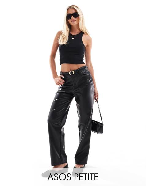 ASOS DESIGN Petite - Sorte bukser med lige ben i imiteret læder - view 1
