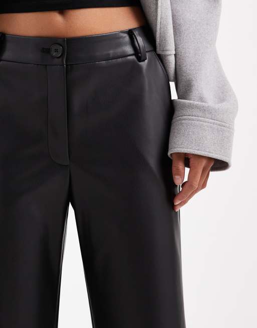 ASOS DESIGN Petite - Sorte bukser med lige ben i imiteret læder, 4 af 5