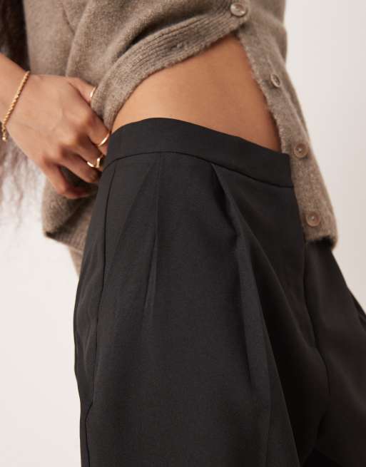 ASOS DESIGN Petite - Sorte og skræddersyede bukser med tapered pasform, 3 af 5