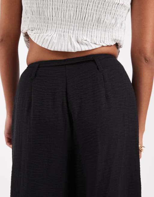ASOS DESIGN Petite - Sorte teksturerede bukser med brede ben og bindebånd i taljen, 4 af 5