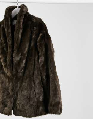 brown fur collar