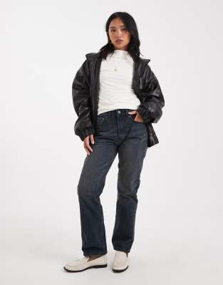 ASOS DESIGN Petite - Straight Jeans im 90er-Stil in Blau-Schwarz-Marineblau