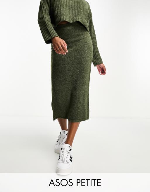 ASOS DESIGN Petite - Strikket kakigrøn midinederdel med chunky ribstrik - Del af sæt