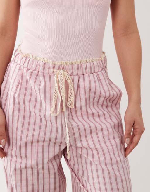 ASOS DESIGN Petite – Strukturierte Pyjamahose in Rosa kariert mit Spitzenbesatz am Bund, 4 von 4