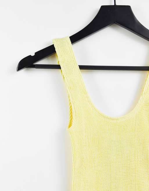 ASOS DESIGN Petite – Strukturiertes Minikleid in Zitronengelb mit U-Ausschnitt und Rüschensaum, 3 von 4