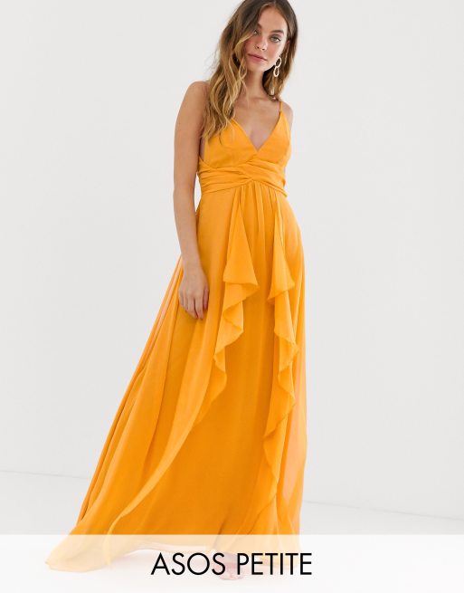 ASOS DESIGN Petite – Sukienka maxi na ramiączkach z miękką warstwową spódnicą i marszczeniami