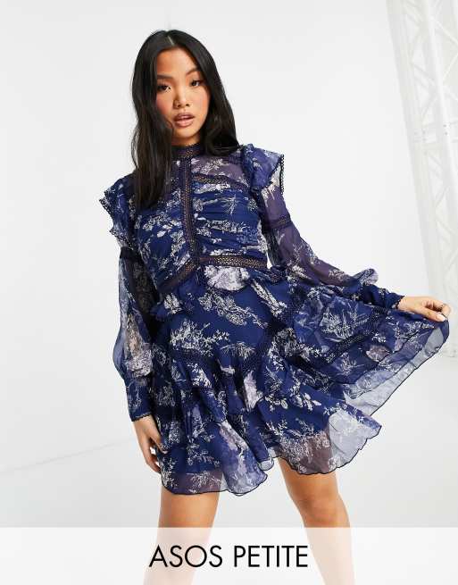 ASOS DESIGN Petite – Sukienka mini w stylu wiktoriańskim w kwiatowy wzór z koronkowymi wstawkami