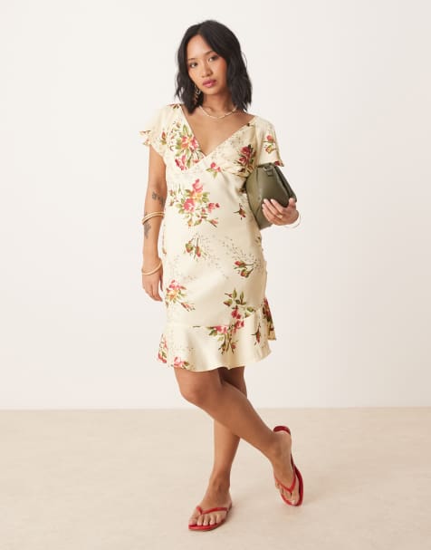 ASOS DESIGN Petite – Sukienka mini z rozkloszowanymi rękawami w kwiatowy wzór - view 1