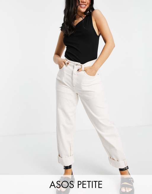 ASOS DESIGN Petite - Superløstsiddende, højtaljede mom-jeans i cremehvid