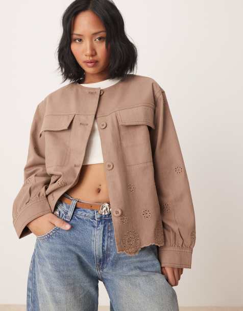 ASOS DESIGN Petite – Svampbrun, broderad jacka utan krage i twill - view 1