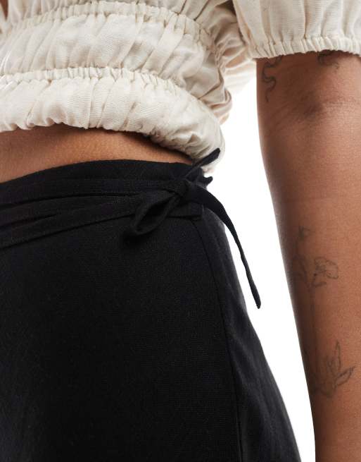 ASOS DESIGN Petite – Svart, diagonalskuren maxikjol i linnemix, 5 av 5