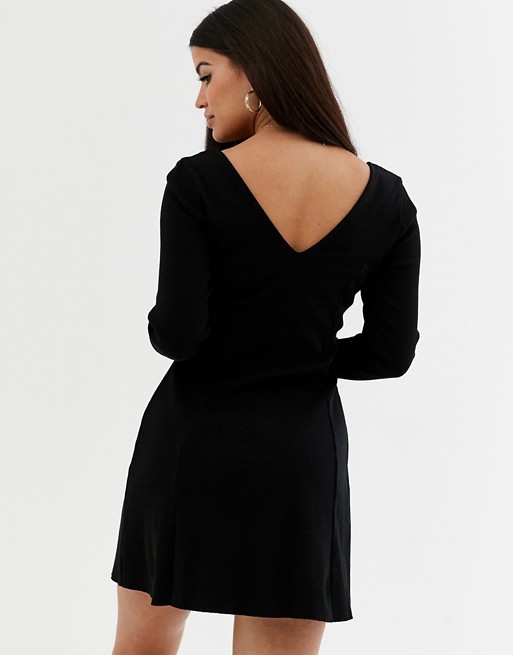 svart klänning med lång ärm