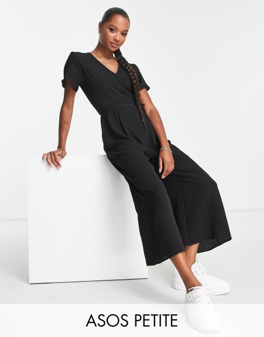 ASOS DESIGN Petite – Svart tea-jumpsuit med culotte-byxor och korta ärmar