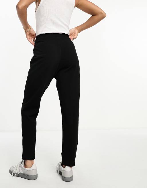 ASOS DESIGN Petite – Svarta avsmalnande kostymbyxor i jersey, 2 av 4