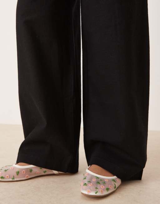 ASOS DESIGN Petite – Svarta byxor i linnestil med raka ben och elastisk midja , 2 av 5