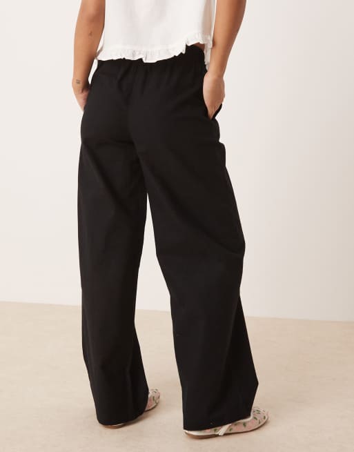 ASOS DESIGN Petite – Svarta byxor i linnestil med raka ben och elastisk midja , 3 av 5