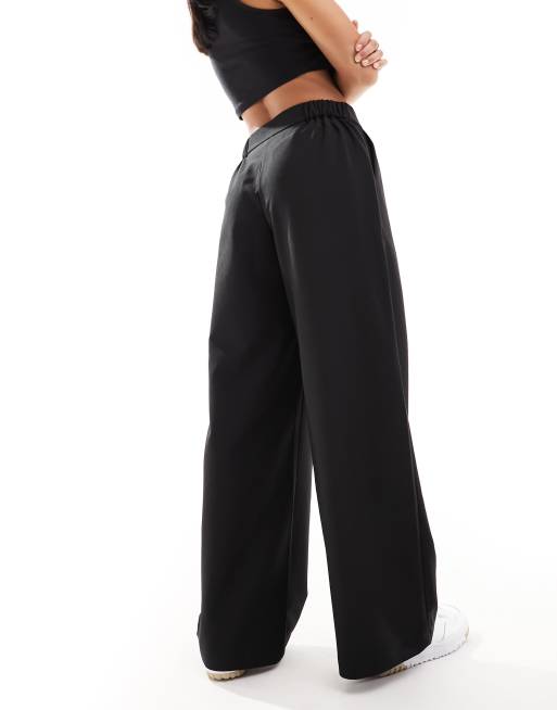 ASOS DESIGN Petite – Svarta, figursydda, avslappnade byxor med raka ben, 4 av 5