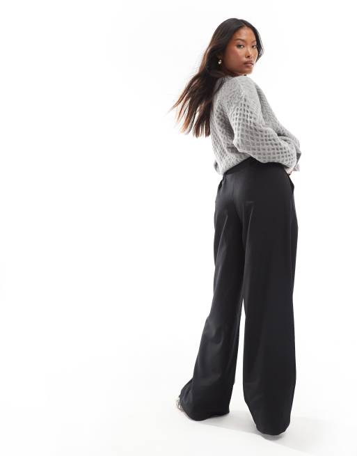 ASOS DESIGN Petite – Svarta, figursydda, avslappnade byxor med raka ben , 5 av 5
