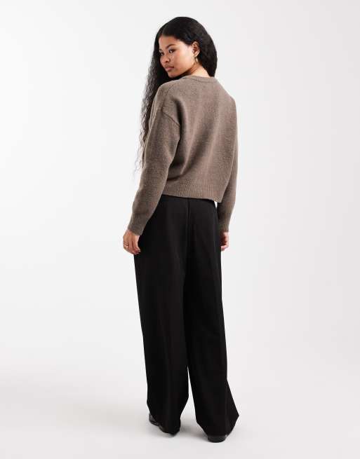 ASOS DESIGN Petite – Svarta, figursydda byxor med vida ben och plissering, 3 av 5