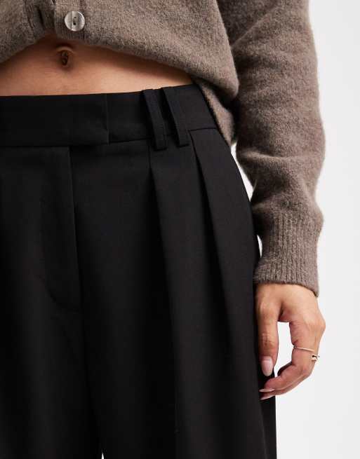 ASOS DESIGN Petite – Svarta, figursydda byxor med vida ben och plissering, 5 av 5