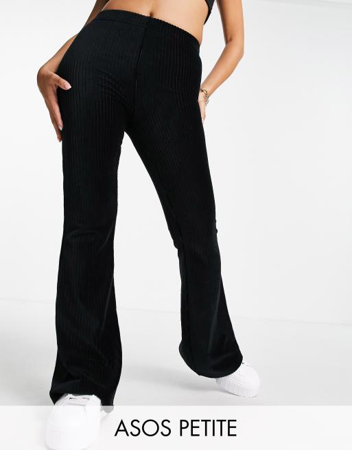 ASOS DESIGN Petite – Svarta manchesterbyxor med utsvängd design nedtill