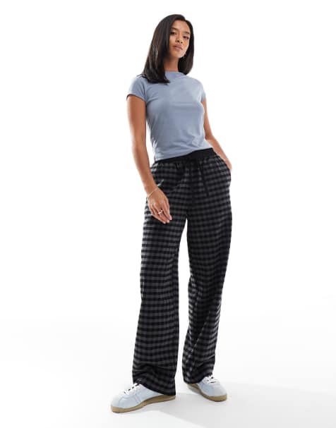 ASOS DESIGN Petite – Svarta och grårutiga byxor med dra på-design, knytning i midjan och barrelben - view 1
