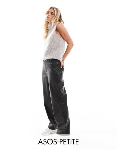 ASOS DESIGN Petite – Svarttvättade, raka byxor i läderimitation - view 1