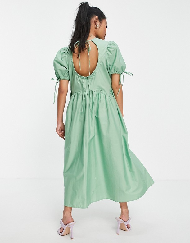 ASOS DESIGN Petite – Szałwiowa luźna sukienka midi z bawełnianej popeliny z haftowanym wzorem i odkrytymi plecami Zielona szałwia Miejsce 