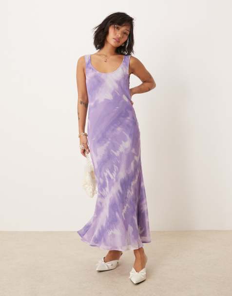 ASOS DESIGN Petite – Szyfonowa sukienka midi na ramiączkach z dekoltem w kształcie litery U w fioletowy wzór tie dye - view 1