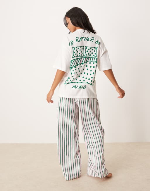 ASOS DESIGN Petite - T-shirt oversize à motif lit et pantalon ample à rayures