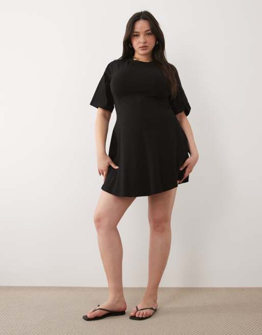 ASOS DESIGN Petite – Tailliertes Minikleid in Schwarz mit Ziernaht, 2 von 4